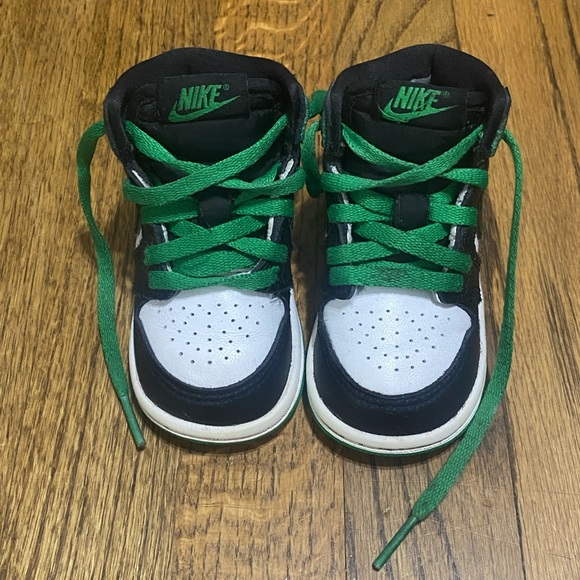 Nike Air Jordan 1 Retro High OG - Picture 2 of 8